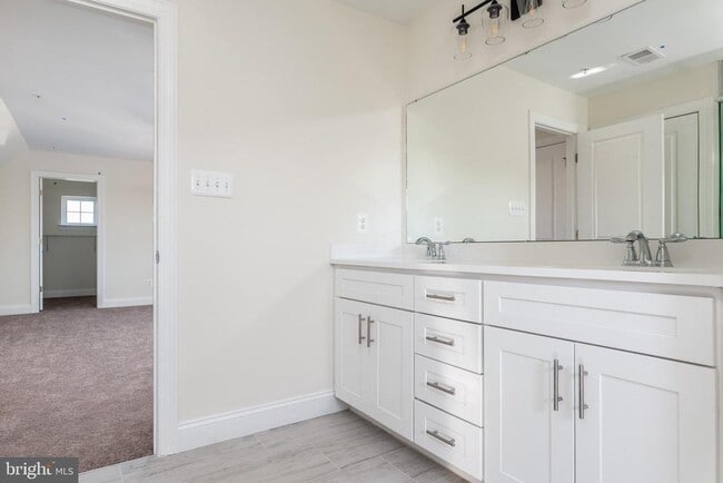 Building Photo - 434 Hurst St