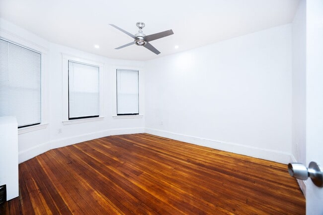 Building Photo - Coolidge Corner Area, In-Unit Washer and dryer, Eat-in Kitchen, Central Heat/AC, Parking is Avail...