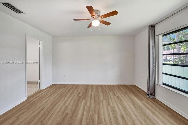 Building Photo - 9540 Sevilla Ln