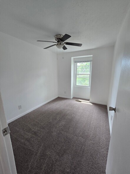 Building Photo - 2626 Wayside Dr