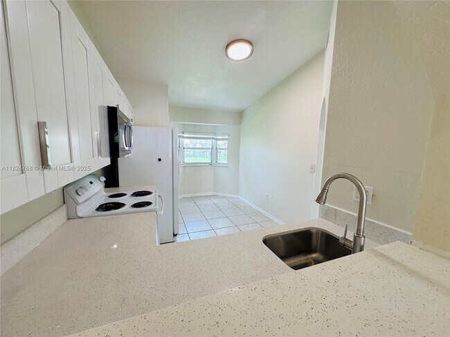 Building Photo - 1251 SE 28th Ct