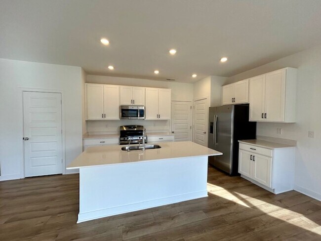 Building Photo - Beautiful Newly Built 4 Bed, 2.5 Bath Home - Loudoun Place Neighborhood