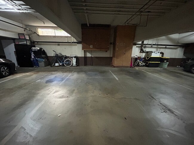 Building Photo - Fox Hills 2 Bd Condo *$500.00 Off First Month's Rent!*