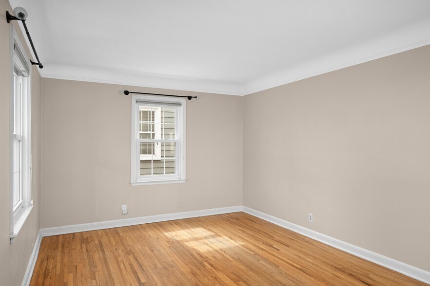 Building Photo - 2820 Idaho Ave S