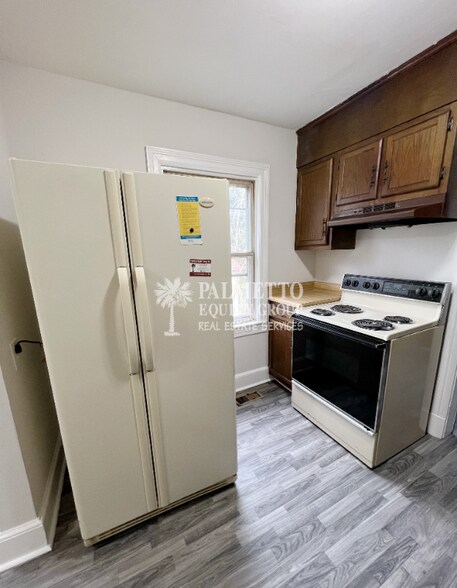 Building Photo - 1407 Oak St