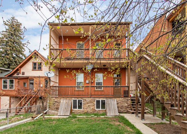 Building Photo - West Silver Street Bottom Apartment