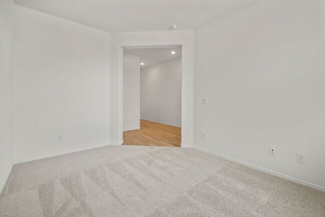Building Photo - Beautiful Brand New 3 Bedroom Home with De...