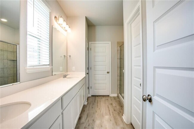 Building Photo - 2801 Stone Branch Dr