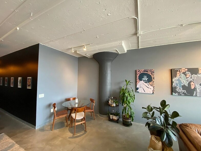 Building Photo - 2929 Chicago Ave