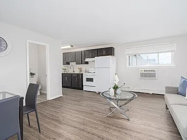 Building Photo - 630 W Fisher Ave