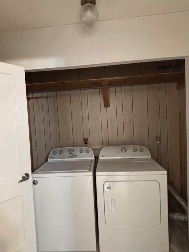 Building Photo - 919 Seminole Ave