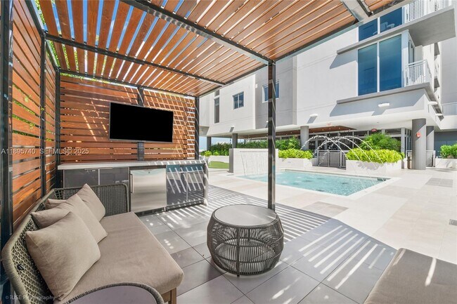 Building Photo - 9600 S Dixie Hwy