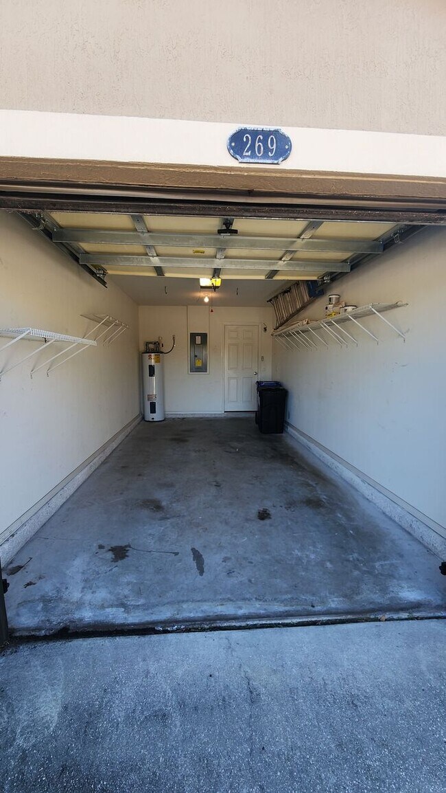 Building Photo - Great 2 Bedroom 1.5 Bath Townhome in Tuscany Village East of SR 16