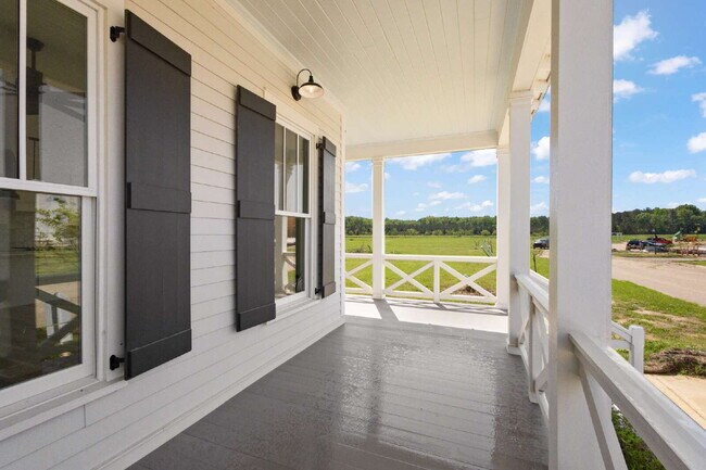 Building Photo - Luxury Townhome for Rent in Waterpointe | 3 Bed | 2.5 Bath | Private Courtyard