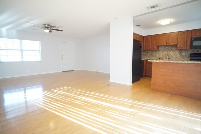 Building Photo - 807 Easterly Rd