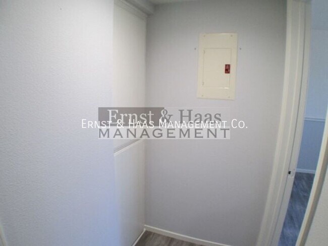 Building Photo - 1121 Obispo Ave