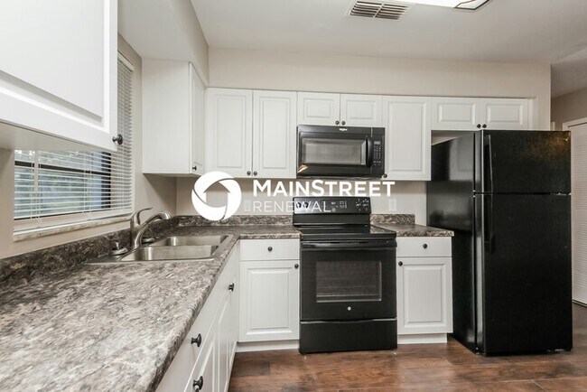 Building Photo - 3 Bedroom Pet-Friendly Home in St. Cloud, FL with Main Street Renewal