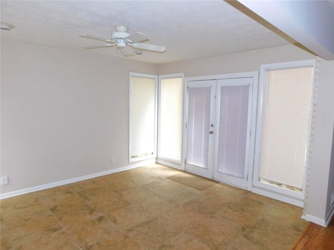 Building Photo - 626 Indian Hills Pkwy NE