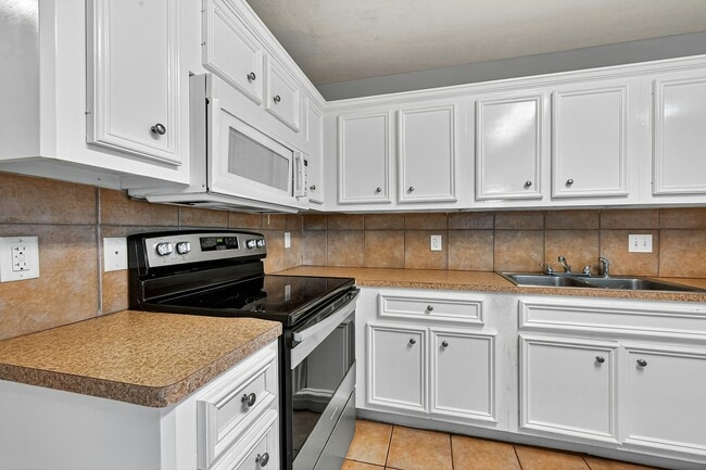 Building Photo - 10035 Morocco Rd