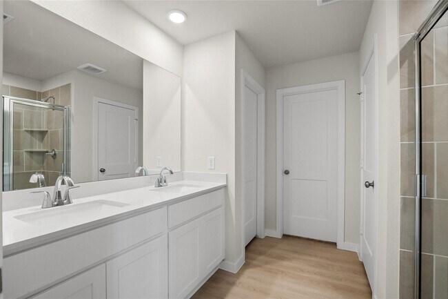 Building Photo - 7746 Bergamot Cir