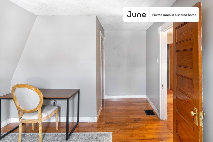 Building Photo - Room in Shared 6 bed/1.5 bath home in Somerville