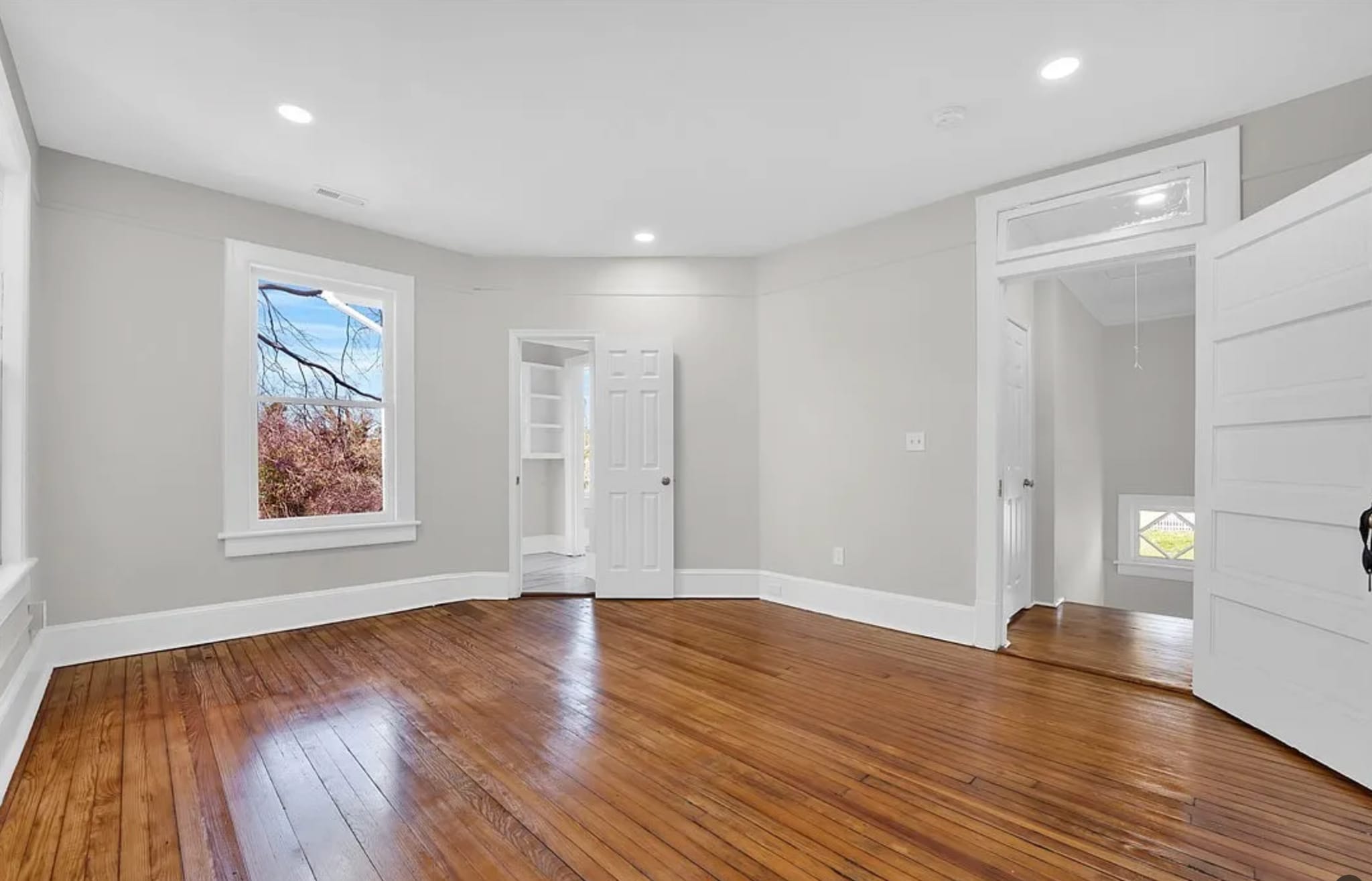 Building Photo - 507 W Washington St