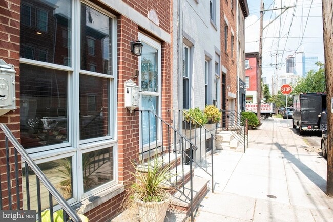 Building Photo - 730 S 20th St