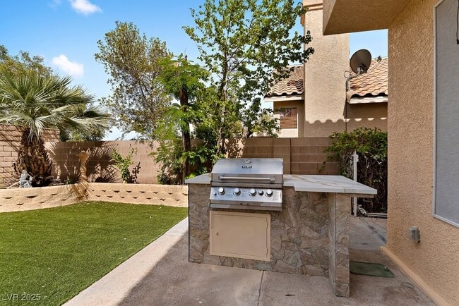 Building Photo - 8594 Lambert Dr
