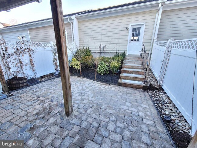 Building Photo - 3618 Sprigg St S