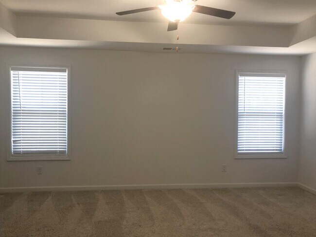 Building Photo - 502 Geranium St