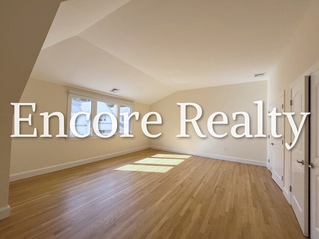 Building Photo - 906 W Roxbury Pky