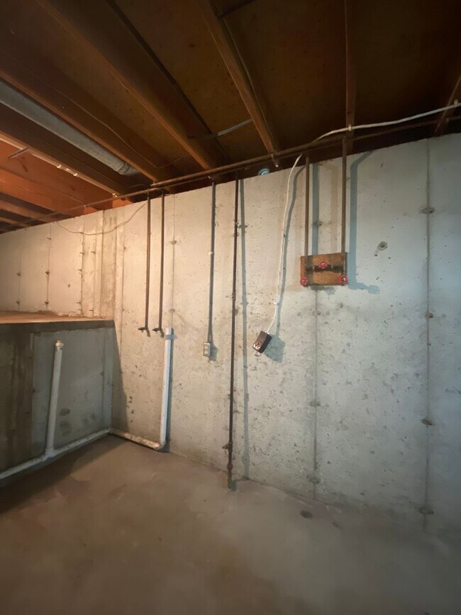 Building Photo - 1007 Zollinger Rd
