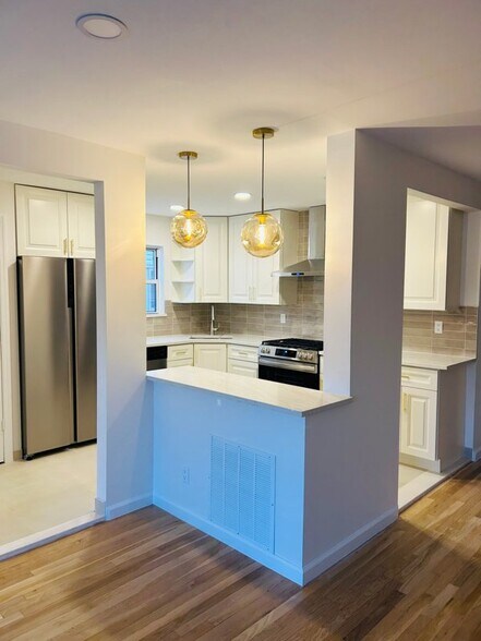 Building Photo - 2731 E 65th St