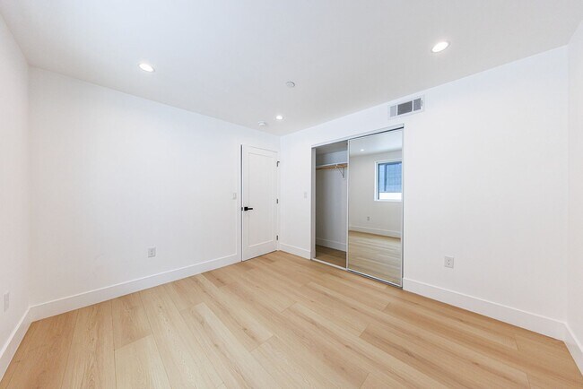 Building Photo - 1013 S Citrus Ave