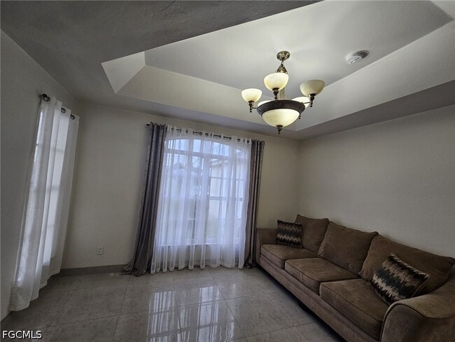 Building Photo - 918 NE 13th St