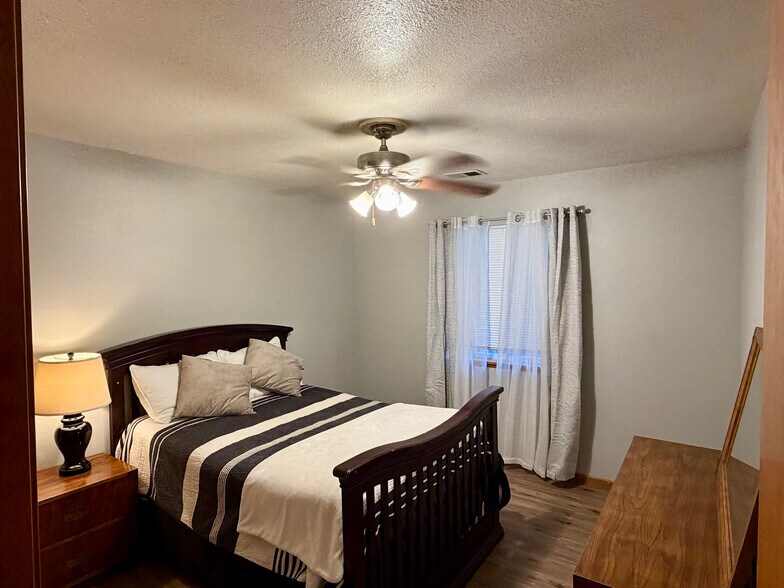 Bedroom 1/3 - 1514 Colorado St