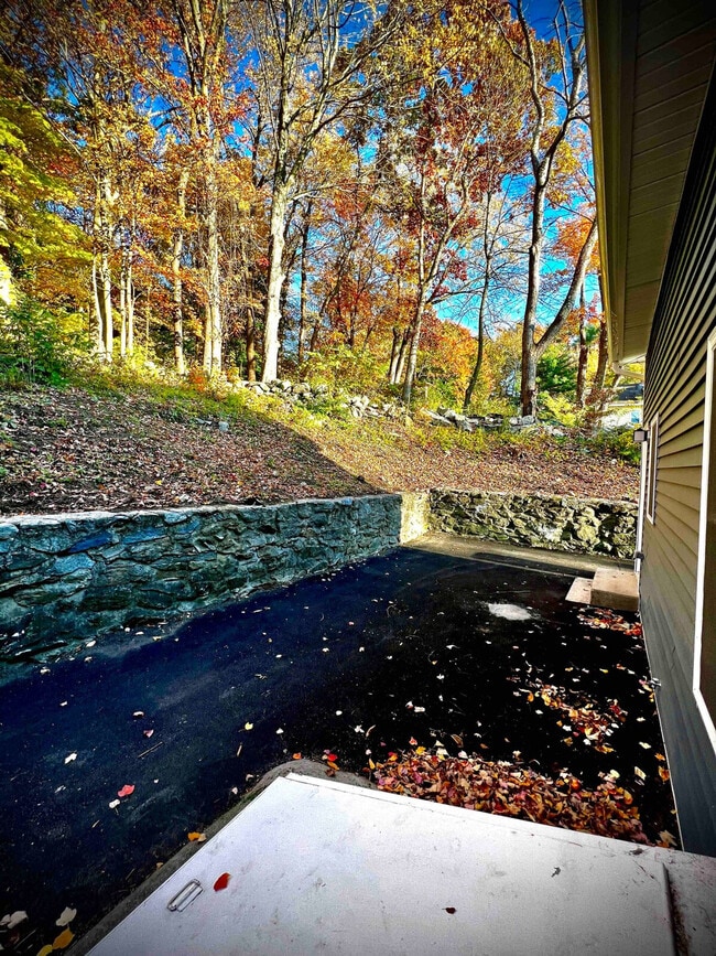 Building Photo - 1594 Main St