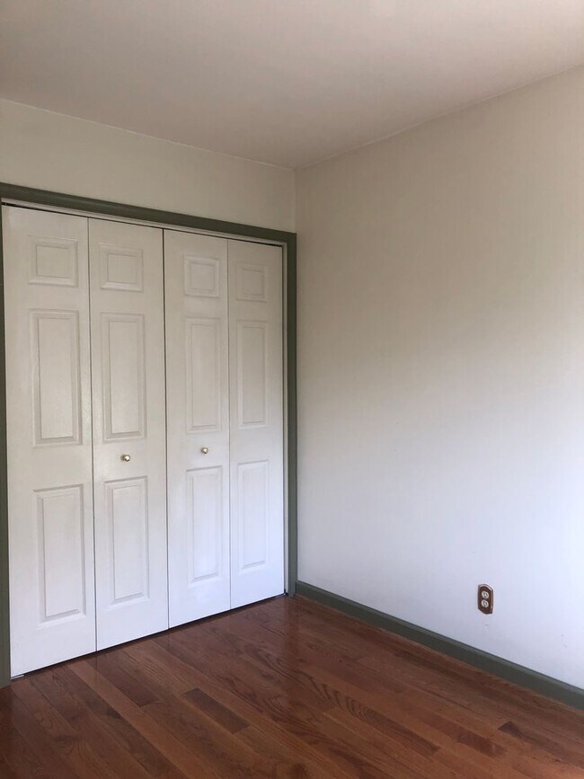 Building Photo - Well Maintained & Updated - 3 BR - Reston Metro