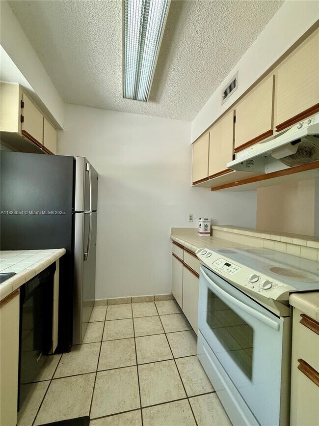 Building Photo - 798 Crandon Blvd