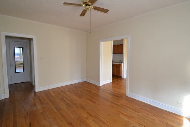 Building Photo - 633 W Cornelia Ave