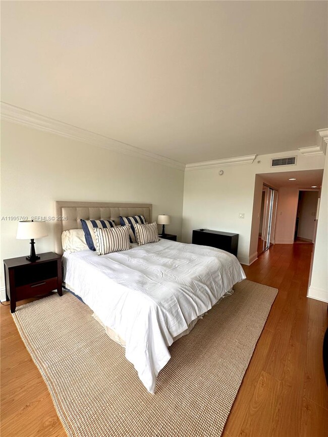 Building Photo - 16500 Collins Ave