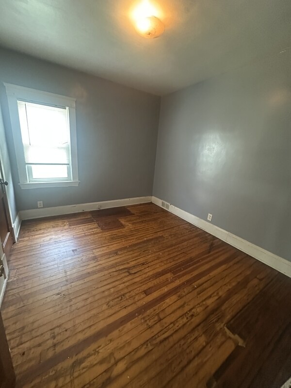 Building Photo - 9611 Larnder Ave