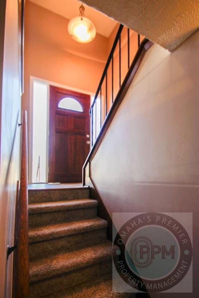 Building Photo - Charming 6 Bed 2 Bath Home Near the Offutt