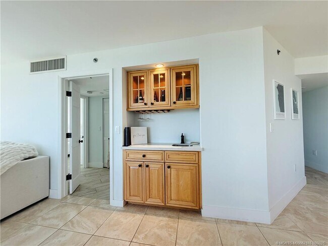 Building Photo - 8800 S Ocean Dr