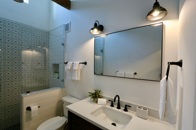 Building Photo - NEWLY Designed & Furnished Modern Farmhous...