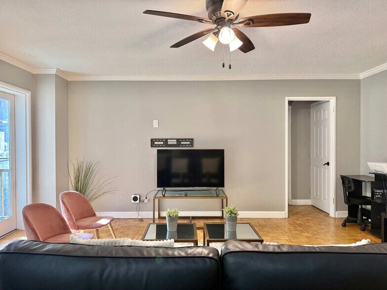 Building Photo - 300 Peachtree St