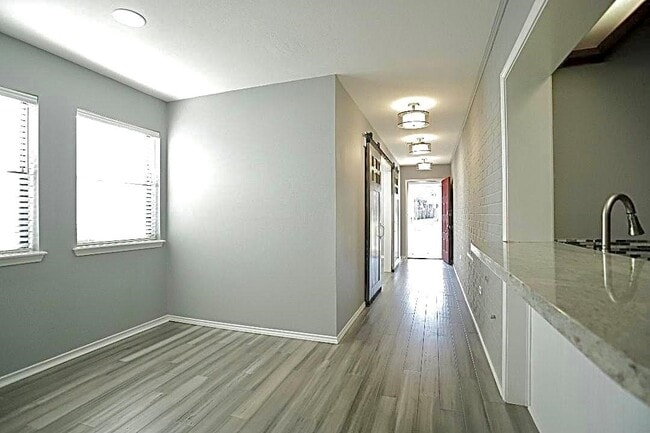 Building Photo - 16 Golf Vw Mnr