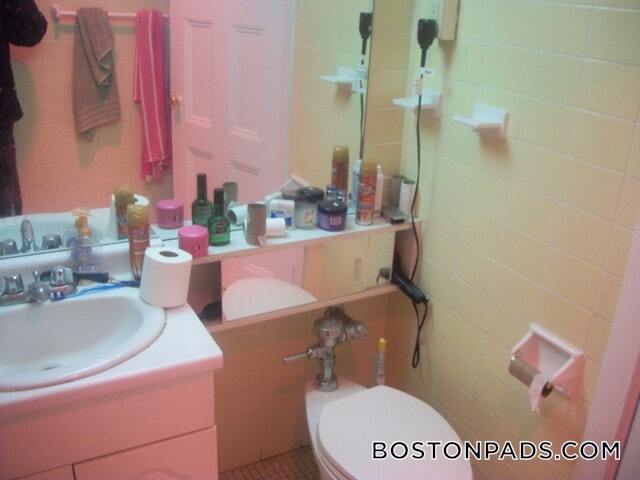 Building Photo - 62 Boylston St