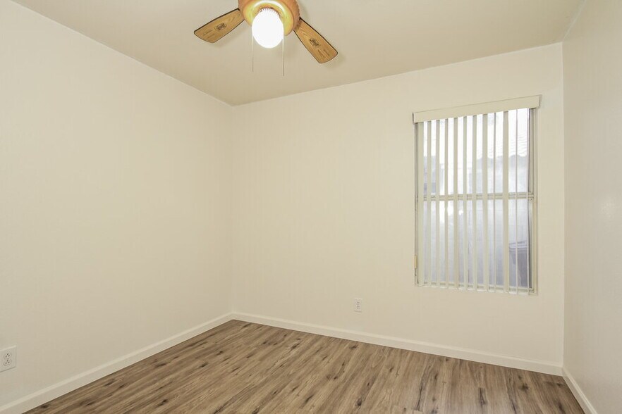 Building Photo - 9745 W Runion Dr