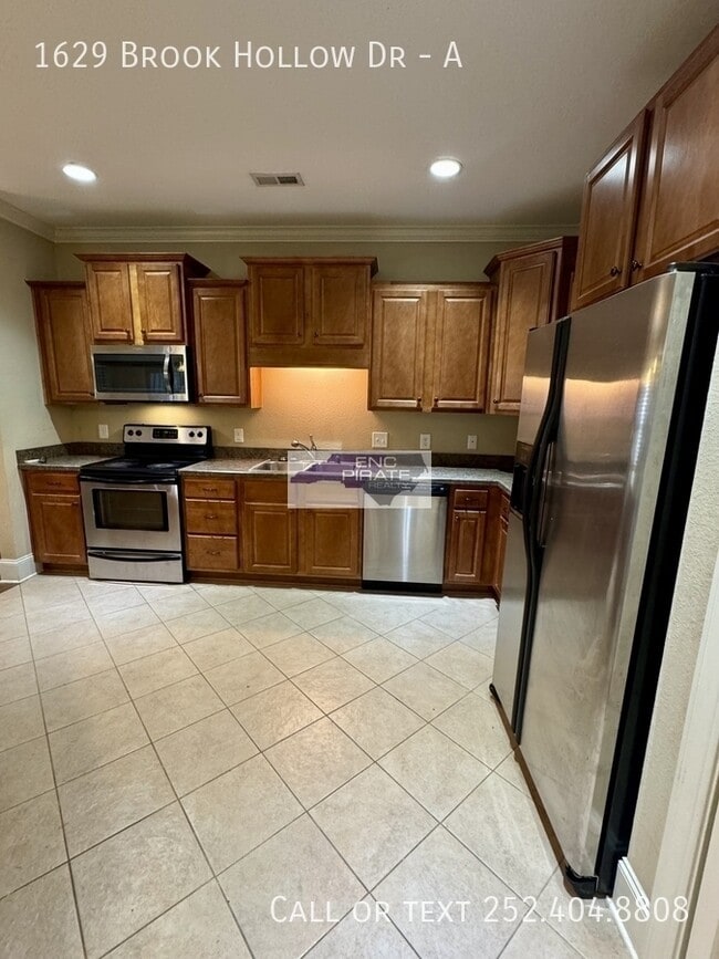 Building Photo - 1629 Brook Hollow Dr